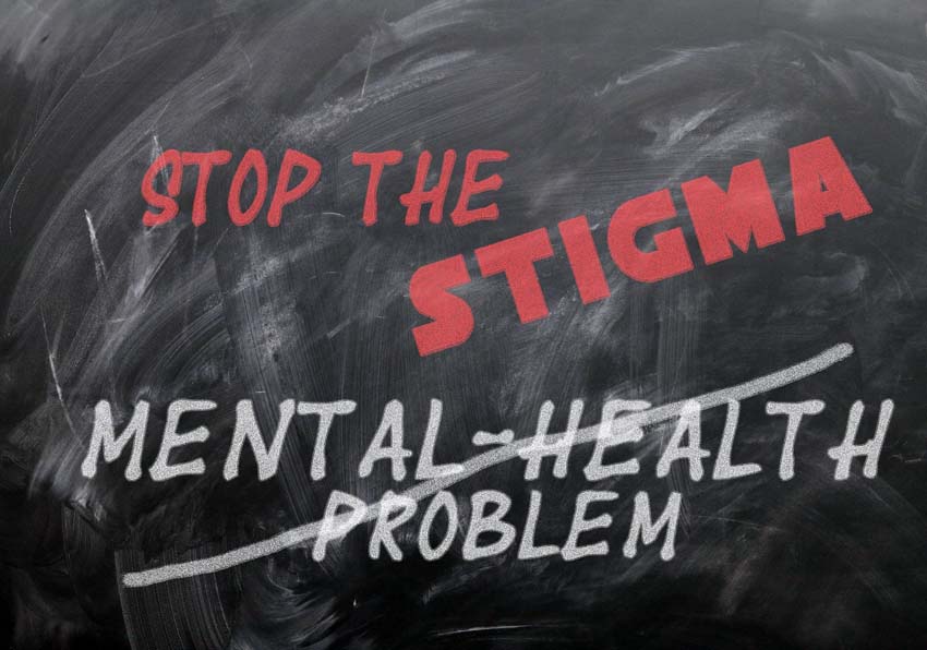 Una pizarra con el mensaje stop the stigma sobre la salud mental